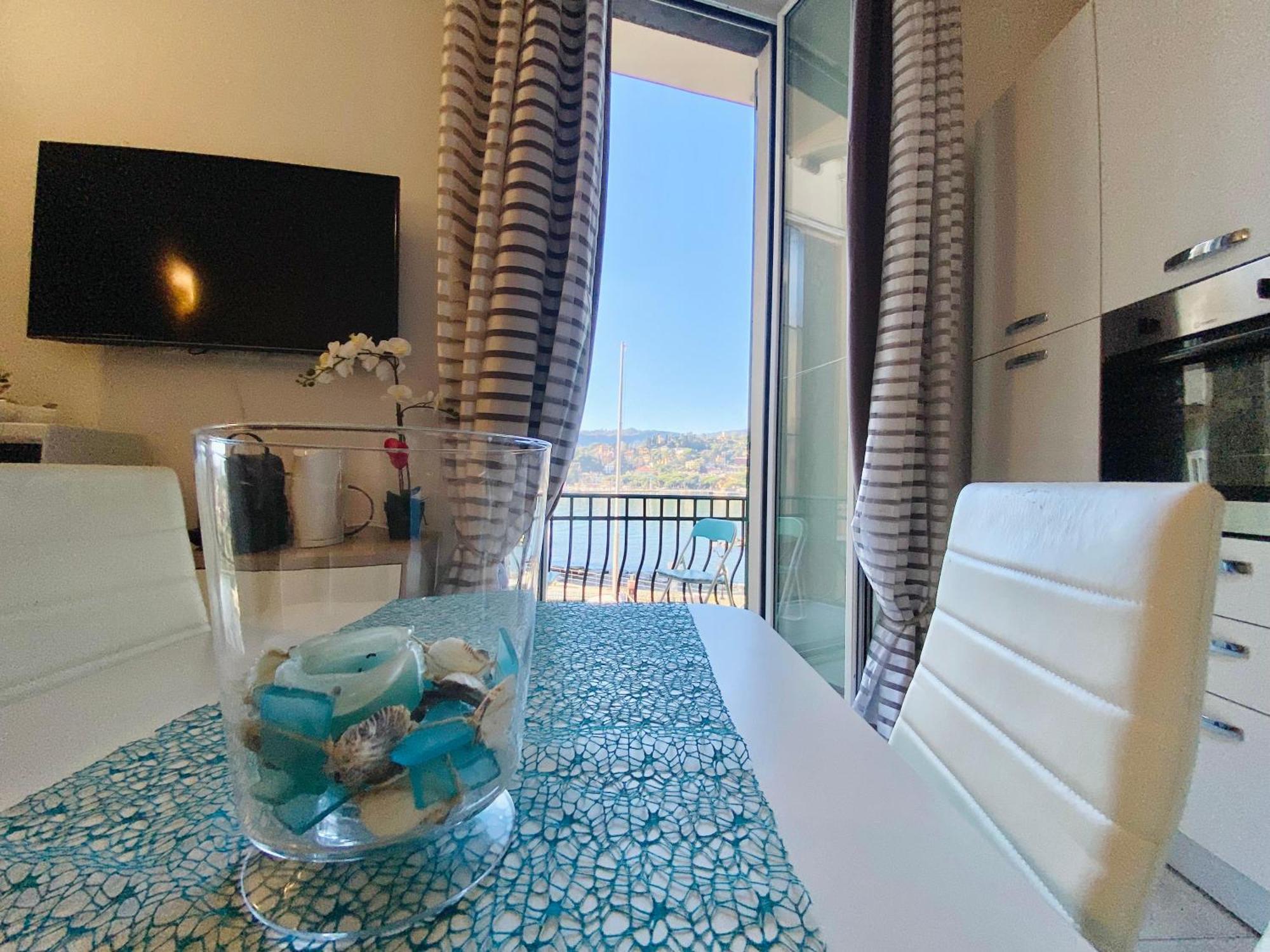 Alla Casa Rosa Al Mare- Centrale A Di Fronte Al Mare- Emozionante- Garage Privato Gratuito A 800 Mt- Aria Condizionata-Wifi 拉帕洛 外观 照片